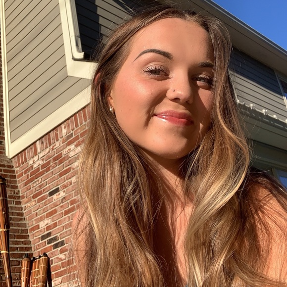 Profile Picture of Cassidy Thomas (@casthomas4) on Poshmark