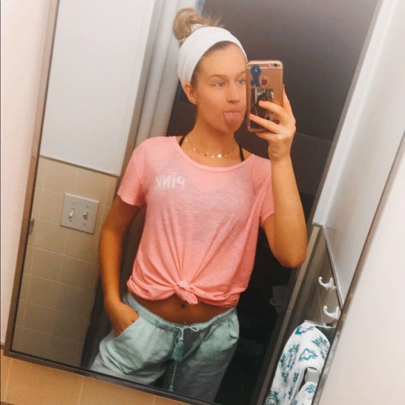 Profile Picture of Chariti Winzeler (@charitiwinz) on Poshmark