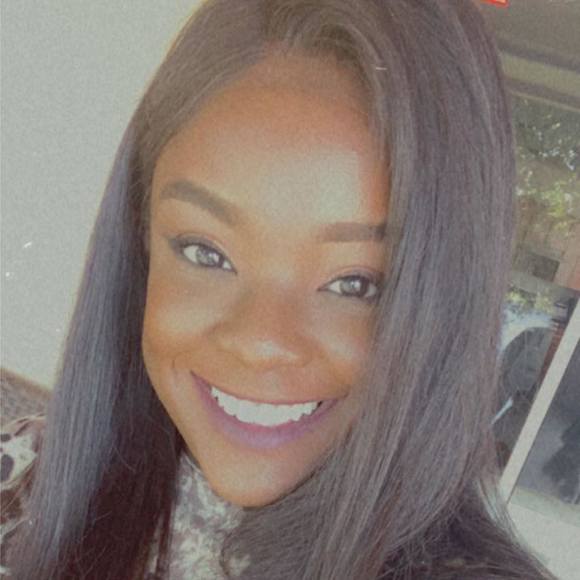 Profile Picture of Shaneeka Julien (@poofy1021) on Poshmark