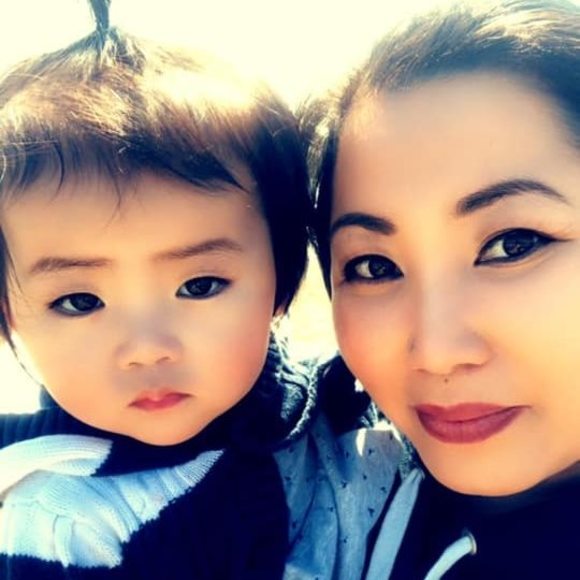 Profile Picture of Doua Ceney (@ceneyvang) on Poshmark