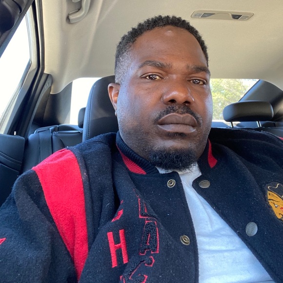 Profile Picture of Larry Arnold (@larry1013) on Poshmark