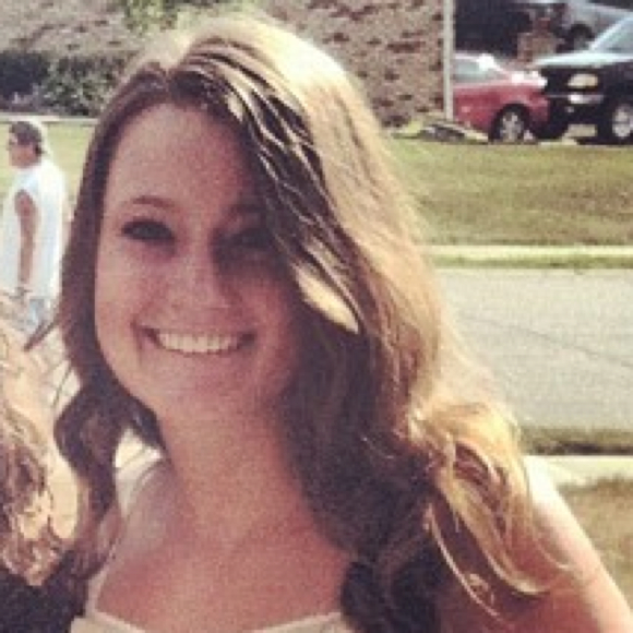 Profile Picture of Carly Sekely (@carlyrae7) on Poshmark