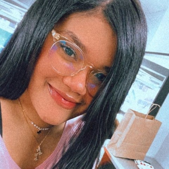 Profile Picture of Lucía Madrigal (@ismi_mad23) on Poshmark