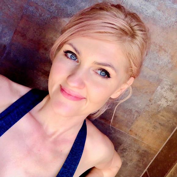 Profile Picture of Kornelia Antonowicz (@korneliaant) on Poshmark
