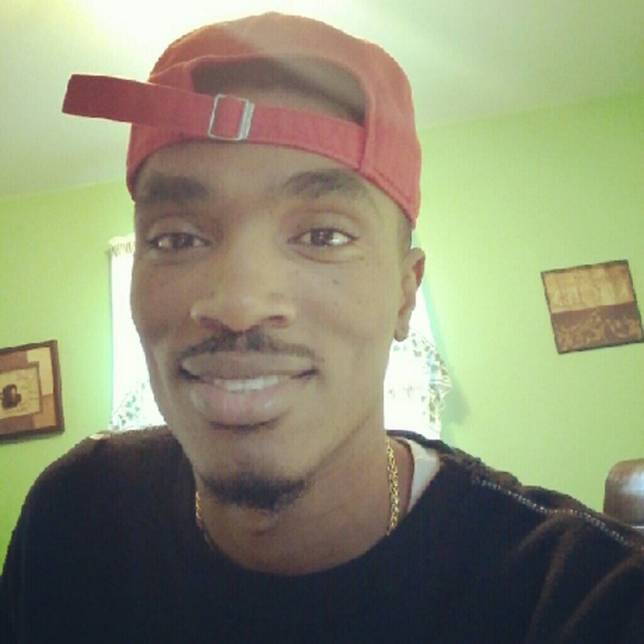 Profile Picture of Curtis Massey (@cmass85) on Poshmark