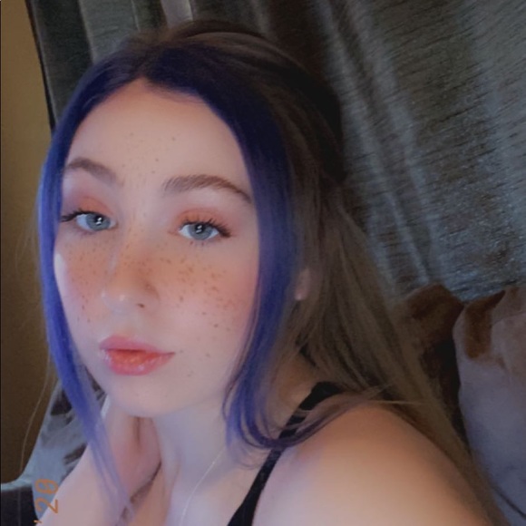 Profile Picture of Taylor Kemnitz (@taybay7450) on Poshmark