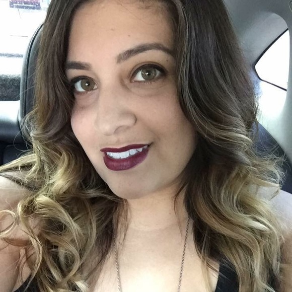 Profile Picture of Christina Ocampo (@stinabean1208) on Poshmark