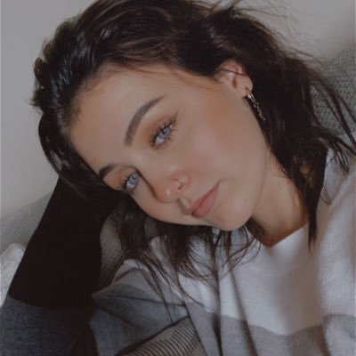 Profile Picture of Emma Ann. ✨ (@emma_carlton) on Twitter