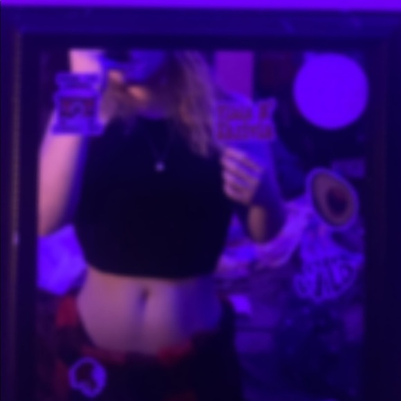 Profile Picture of Amber Schimpf (@amberschimpf3) on Poshmark