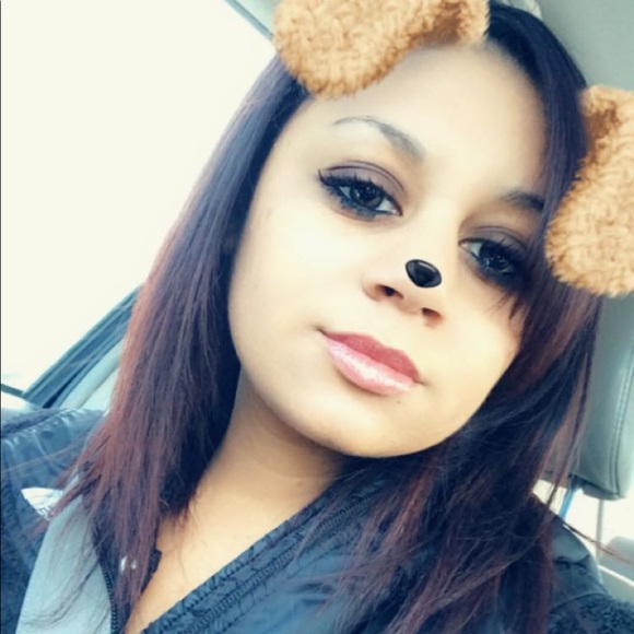 Profile Picture of Tenika Roering (@troering) on Poshmark