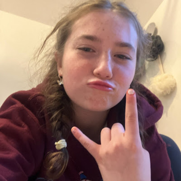 Profile Picture of Kaylee Rockhill (@kayleerockhillm) on Poshmark