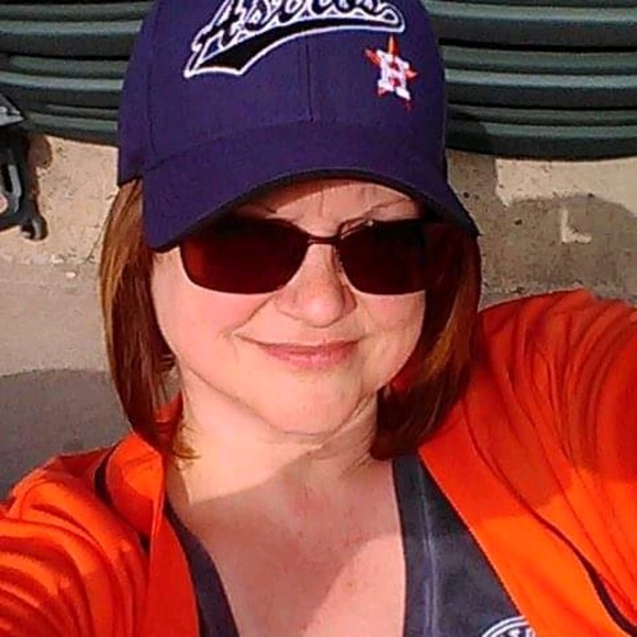 Profile Picture of Deborah Aaron (@neosgram) on Poshmark