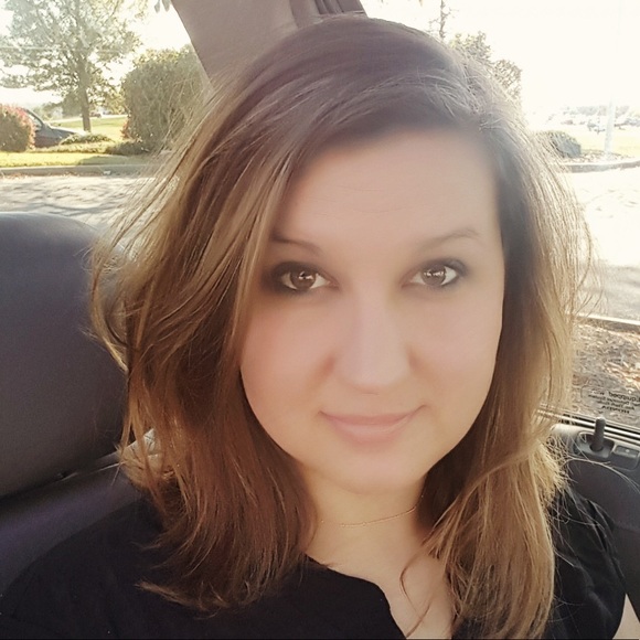 Profile Picture of Cassie Kovalski (@camski33) on Poshmark