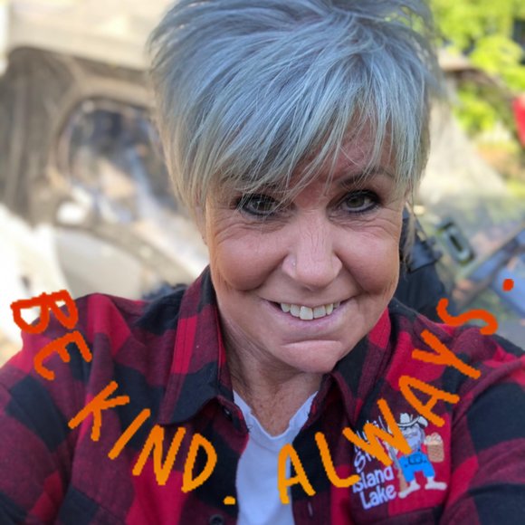 Profile Picture of Kathy Austing (@kausting) on Poshmark