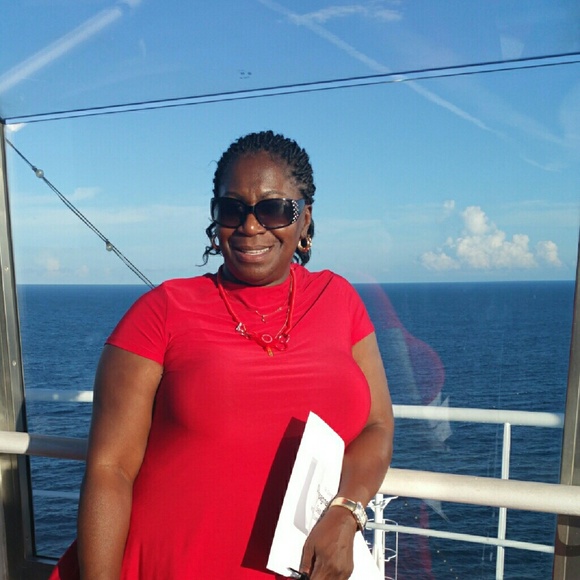 Profile Picture of Denise Reubel (@reubel16) on Poshmark