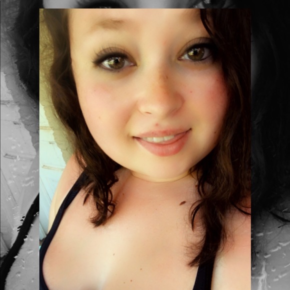 Profile Picture of Michaela Scott (@kbuns1016) on Poshmark