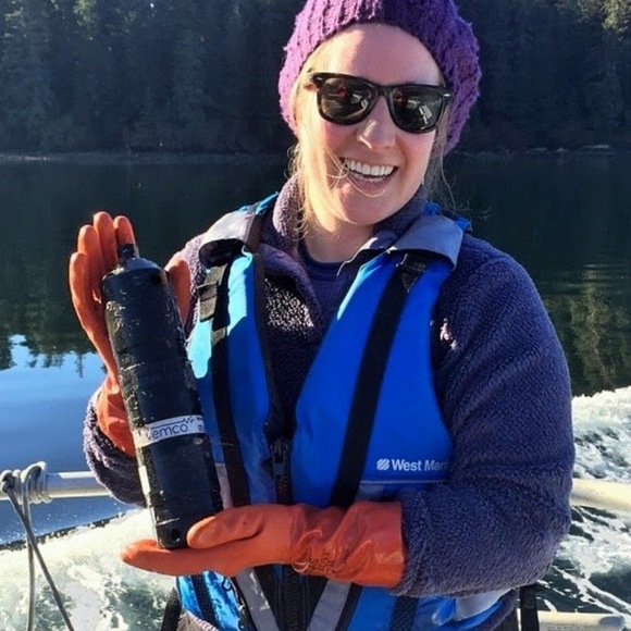 Profile Picture of Rhea Ehresmann (@rehresma) on Poshmark