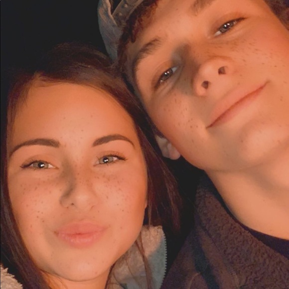 Profile Picture of Bailey Burns (@baileyburns25) on Poshmark