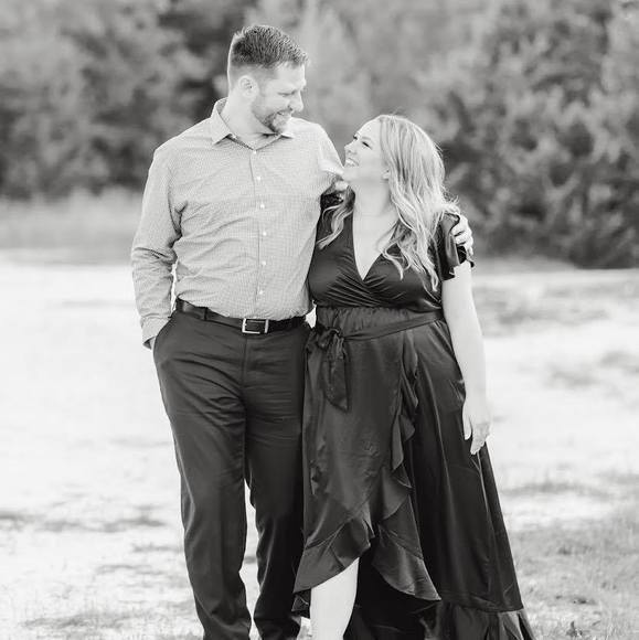 Profile Picture of Danie Farnam (@daniepaigee) on Poshmark