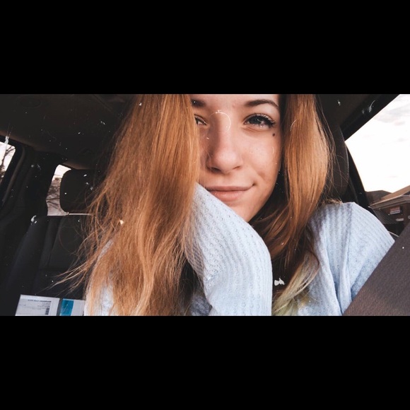 Profile Picture of Rachel Kirschbaum (@rkirschbaum02) on Poshmark