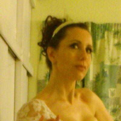 Profile Picture of Julia Searle (@juliadell1) on Twitter