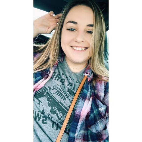 Profile Picture of Courtni Wiborg (@courtniwiborg) on Poshmark