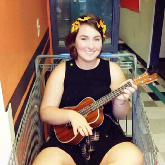 Profile Picture of Kyra Mawson (@kmawson) on Poshmark