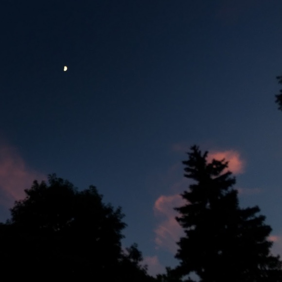 Profile Picture of Riley Henningsen (@rileyhenn) on Poshmark