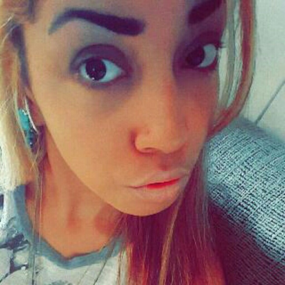 Profile Picture of Amanda Michels (@mannyfaith23) on Poshmark
