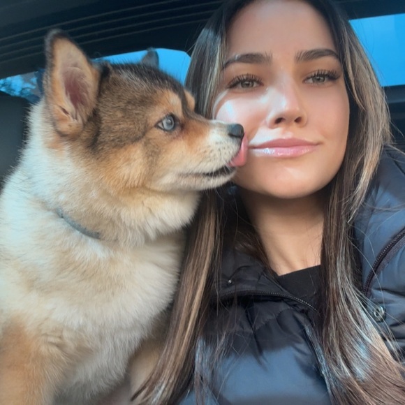 Nicole Lazarakis - Poshmark Profile Picture of Nicole Lazarakis (@nicolelazarakis) on Poshmark