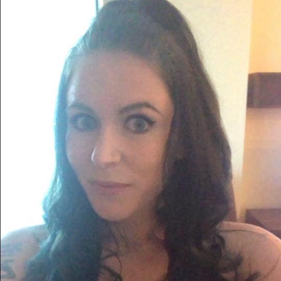 Profile Picture of Kay Hahnen (@kayhahnen) on Poshmark