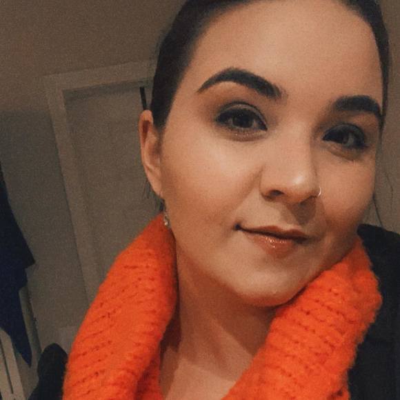 Profile Picture of Julianna Purdy (@juliannapurdy) on Poshmark