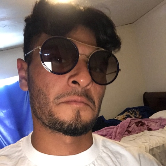 Profile Picture of Ivan Aguilera (@ivan__the_great) on Poshmark