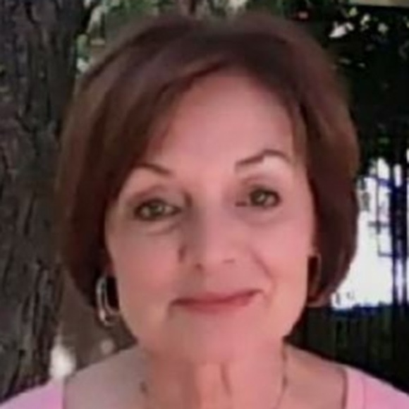 Profile Picture of Janet Schleimer (@jschleimer) on Poshmark