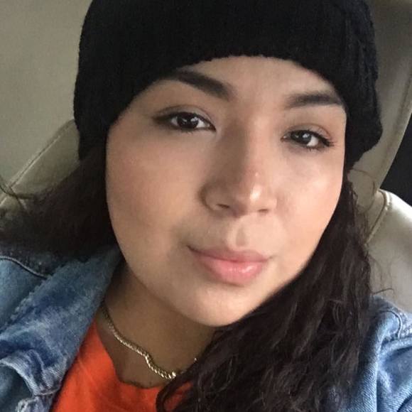 Profile Picture of Litzii Garcia (@litziigarcia) on Poshmark