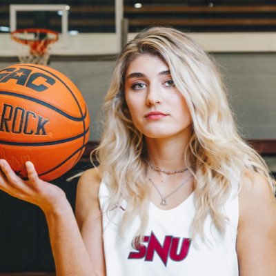 Profile Picture of Julia Schwake (@julia_schwake) on Twitter