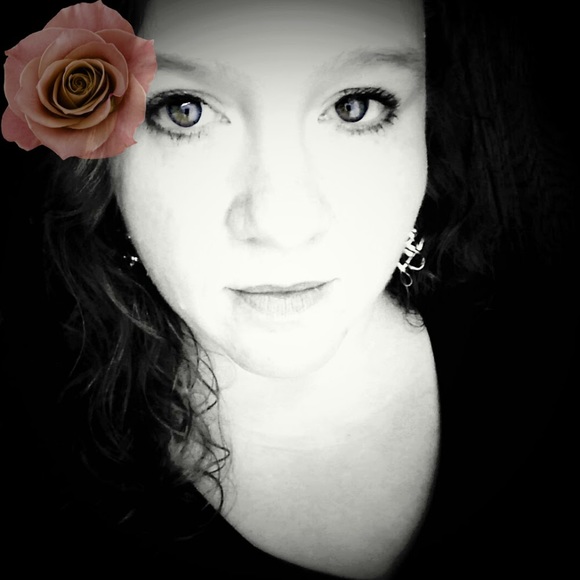 Tami Dresen - Poshmark Profile Picture of Tami Dresen (@caladithil) on Poshmark