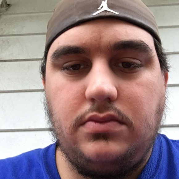 Profile Picture of Joshua Wylie (@joshuawylie772) on Poshmark