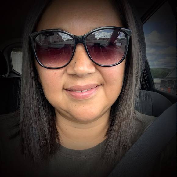 Profile Picture of Emma Coocoo (@emacoocoo) on Poshmark