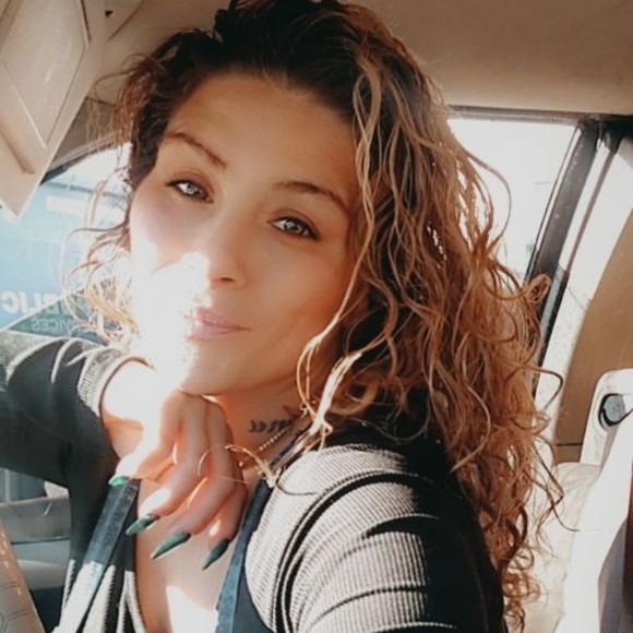 Profile Picture of Rena Kimenker (@rkimenker1983) on Poshmark