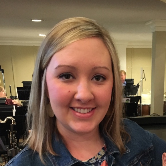 Profile Picture of Allison Larue (@allison_larue) on Poshmark