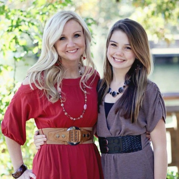 Profile Picture of Kyleigh Jones (@kyleighjones) on Poshmark