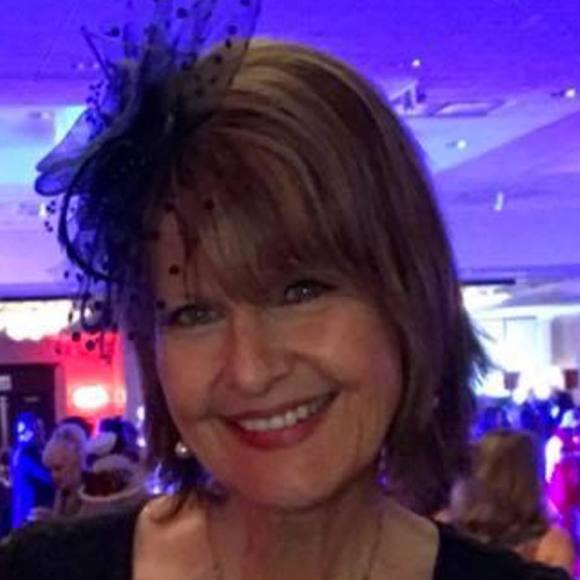 Profile Picture of Debra lee Zickel (@dleezick) on Poshmark
