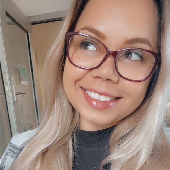 Profile Picture of Krystal Bates (@krisbates08) on Poshmark