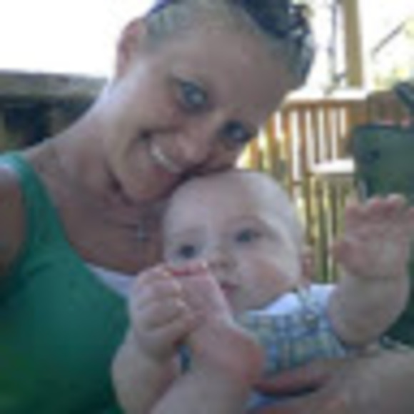 Profile Picture of Amber g Leopard (@amberestell423) on Poshmark