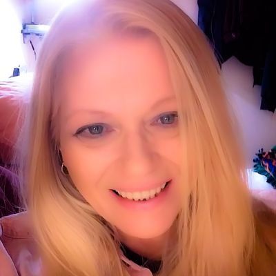 Profile Picture of Lisa Pendergrast (@LisaPendergra14) on Twitter