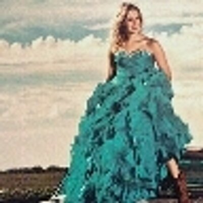 Profile Picture of Leah Paulson (@LeahMichelle12) on Twitter