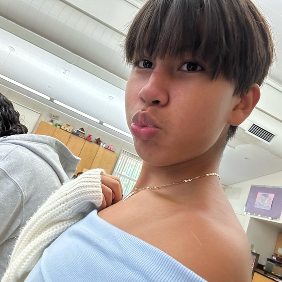 Profile Picture of Steven Velasco (@steven_is_cool_) on Poshmark