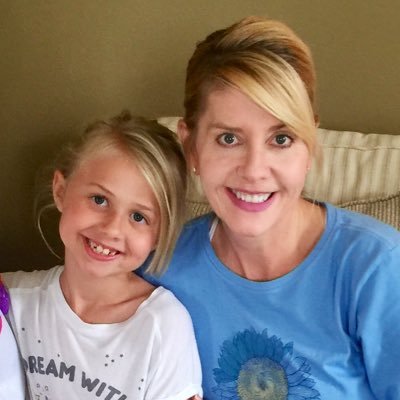 Profile Picture of Laura Lee Scott (@Memoir_Bella) on Twitter