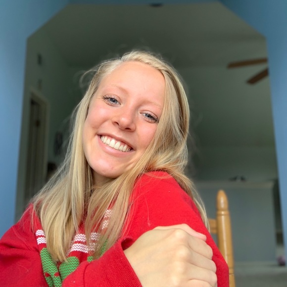 Profile Picture of Jamie Janetzko (@jamiej02) on Poshmark